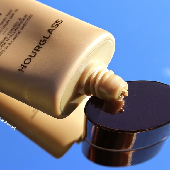 Hourglass Illusion Hyaluronic Skin Tint - Ivory - Picture 4 of 8